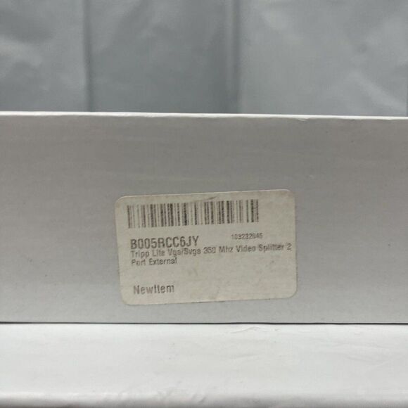 Tripp Lite B114-002-R Black 2-Port Vga Splitter with Signal Booster 350mhz PB46 - Picture 4 of 6
